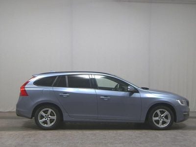 Second-hand Volvo V60 Kinetic 150 CP (110 kW) 2017 Albastru Break