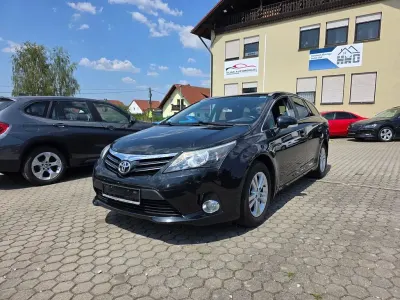 Gebraucht Toyota Avensis Life 124 PS (91 kW) 2012 Schwarz Kombi