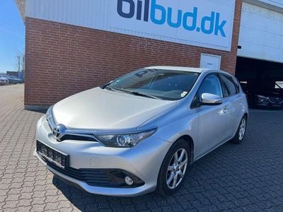 Second-hand Toyota Auris Edition-S 116 CP (85 kW) 2016 Argintiu Berlinǎ