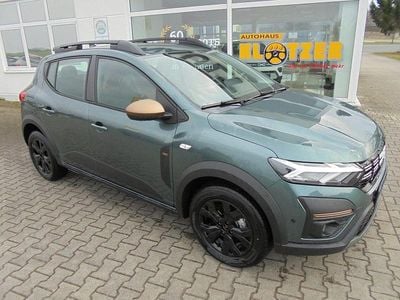 Neu Dacia Sandero Extreme 91 PS (66 kW) 2026 Zederngrünmetallic SUV