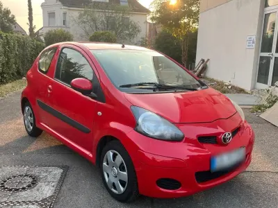 Gebraucht Toyota Aygo 68 PS (50 kW) 2008 Rot Kleinwagen