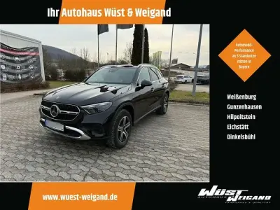 Gebraucht Mercedes GLC300e 204 PS (150 kW) 2024 Andere farbe SUV