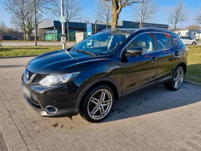 Gebraucht Nissan Qashqai 136 PS (100 kW) 2016 Schwarz SUV