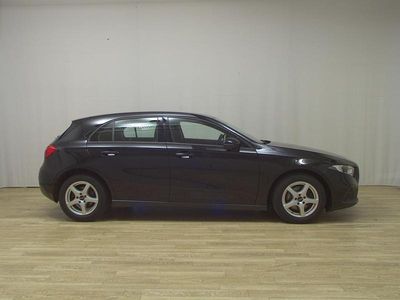 Gebraucht Mercedes A180 116 PS (85 kW) 2022 Schwarz Limousine