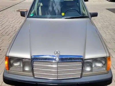 Gebraucht Mercedes E300 179 PS (131 kW) 1985 Bronze Limousine