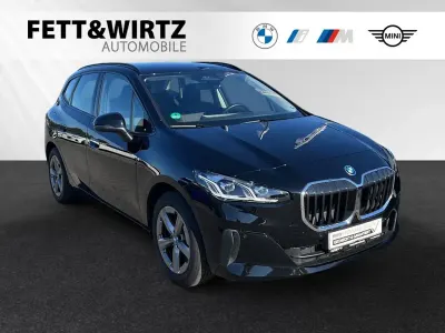 Gebraucht BMW 230e Active Tourer Efficient Dynamics 326 PS (239 kW) 2025 Schwarz uni Van / Kleinbus