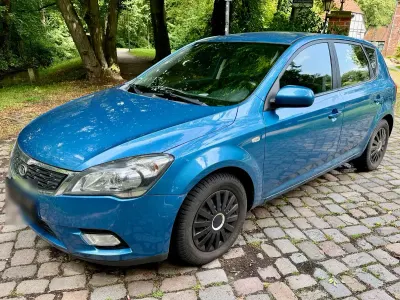 Gebraucht Kia Ceed 90 PS (66 kW) 2010 Blau Kleinwagen