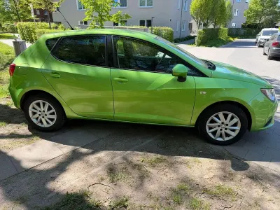 Używany Seat Ibiza ST Style 69 KM (50 kW) 2013 Zielony Kombi
