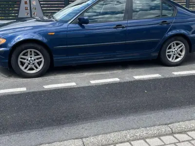 Gebraucht BMW 316 Basis 115 PS (84 kW) 2005 Blau Limousine