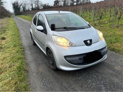Gebraucht Peugeot 107 68 PS (50 kW) 2005 Silber Kleinwagen