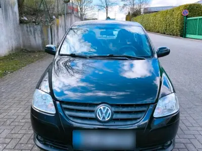 Gebraucht VW Fox 60 PS (44 kW) 2011 Schwarz Kleinwagen