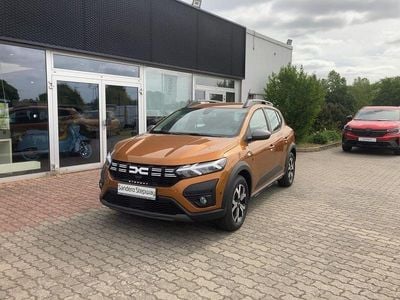 Orange Gebraucht 2023 Dacia Sandero Stepway Limousine | 17.899 € (Fairer Preis)