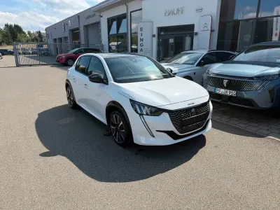 Gebraucht Peugeot 208 GT 101 PS (74 kW) 2023 Weiß Kleinwagen