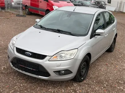 Gebraucht Ford Focus Ghia 145 PS (106 kW) 2008 Silber Limousine
