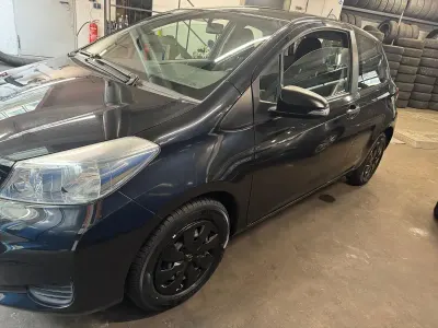 Gebraucht Toyota Yaris 70 PS (51 kW) 2012 Schwarz Kleinwagen