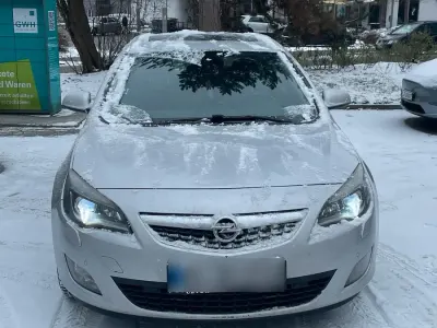 Gebraucht Opel Astra 125 PS (91 kW) 2011 Silber Kombi