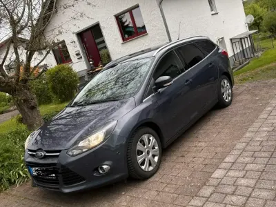 Gebraucht Ford Focus SYNC Edition 125 PS (91 kW) 2014 Blau Kombi