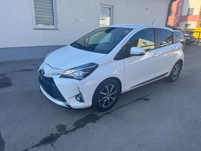 Weiß Gebraucht 2019 Toyota Yaris Club Limousine | 14.990 € (Etwas zu teuer)