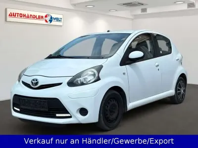 Gebraucht Toyota Aygo 68 PS (50 kW) 2013 Weiss Kleinwagen
