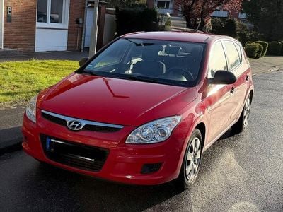 Gebraucht Hyundai i30 Comfort 109 PS (80 kW) 2009 Rot Limousine