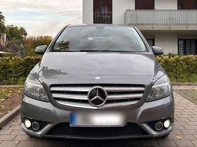 Grau Gebraucht 2013 Mercedes B180 Van / Kleinbus | 7.590 € (Guter Preis)