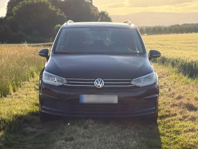 Gebraucht VW Touran Comfortline 150 PS (110 kW) 2020 Schwarz Van / Kleinbus