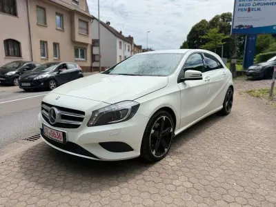 Gebraucht Mercedes A180 122 PS (89 kW) 2013 Weiß Kleinwagen