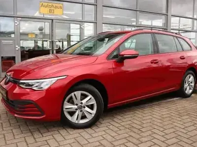 Gebraucht VW Golf VIII Life 110 PS (80 kW) 2022 Rot Kombi