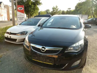 Gebraucht Opel Astra Innovation 179 PS (131 kW) 2011 Saphirschwarz mineraleffekt Kombi