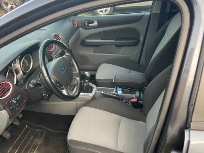 Gebraucht Ford Focus 105 PS (77 kW) 2010 Kombi