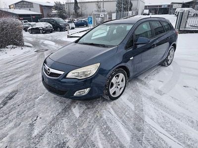 Blau Gebraucht 2011 Opel Astra Selection Kombi | 2.500 € (Guter Preis)