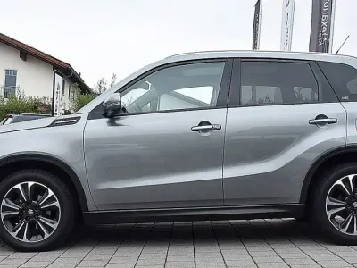 Gebraucht Suzuki Vitara 140 PS (102 kW) 2019 Grau SUV