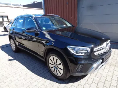 Używany Mercedes GLC300e 194 KM (142 kW) 2022 Czarny SUV