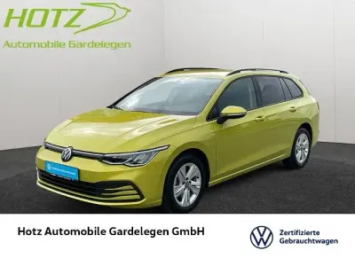 Gebraucht VW Golf VIII Life 116 PS (85 kW) 2023 Limonengelb metallic Kombi