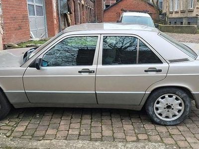 Gebraucht Mercedes 190 136 PS (100 kW) 1990 Gold Limousine