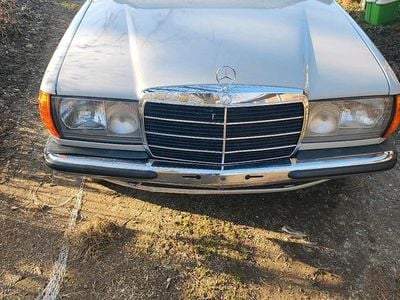 Gebraucht Mercedes 240 72 PS (52 kW) 1980 Grau Limousine