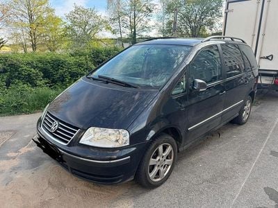 Second-hand VW Sharan 130 CP (95 kW) 2004 Negru Monovolum