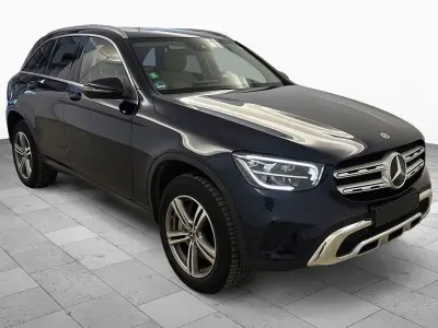 Używany Mercedes GLC300e Exclusive 320 KM (235 kW) 2021 Niebieski SUV