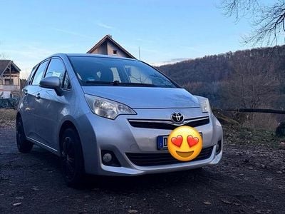 Silber Gebraucht 2011 Toyota Verso-S Van / Kleinbus | 6.500 € (Fairer Preis)