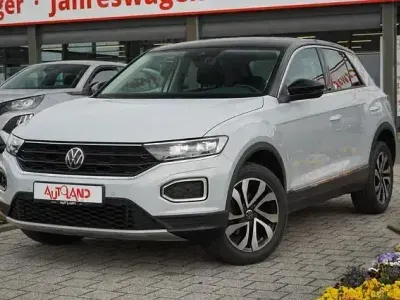 Używany VW T-Roc R-line 110 KM (80 kW) 2023 Niebieski SUV