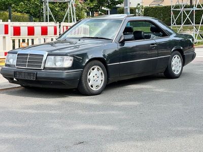 gebraucht Mercedes 300 w12424V Coupé Schwarz/Schwarz Sportline