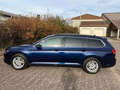 Blau Gebraucht 2018 VW Passat Kombi | 11.690 € (Guter Preis)