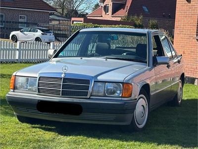 Second-hand Mercedes 190 118 CP (86 kW) 1990 Argintiu Berlinǎ