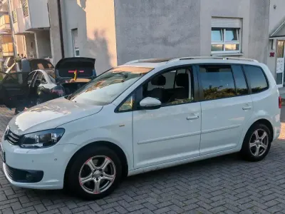 Gebraucht VW Touran Cup 140 PS (102 kW) 2014 Weiß Van / Kleinbus