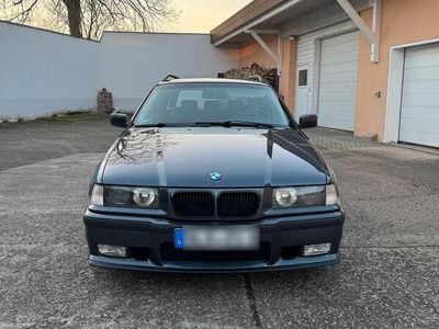 BMW 323