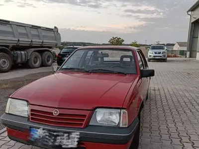 Gebraucht Opel Ascona 75 PS (55 kW) 1987 Rot Limousine