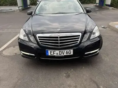Gebraucht Mercedes E220 Avantgarde 170 PS (125 kW) 2012 Schwarz Kombi