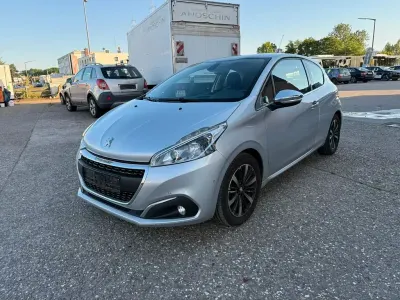 Gebraucht Peugeot 208 Allure 99 PS (72 kW) 2016 Grau Kleinwagen