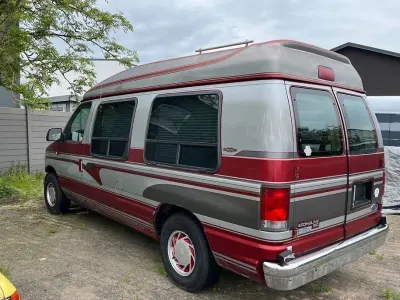Używany Ford Econoline 227 KM (166 kW) 1997 Czerwony Minivan