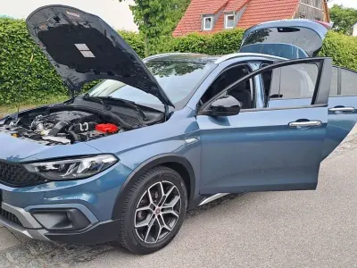 Gebraucht Fiat Tipo Cross 101 PS (74 kW) 2021 Blau Limousine